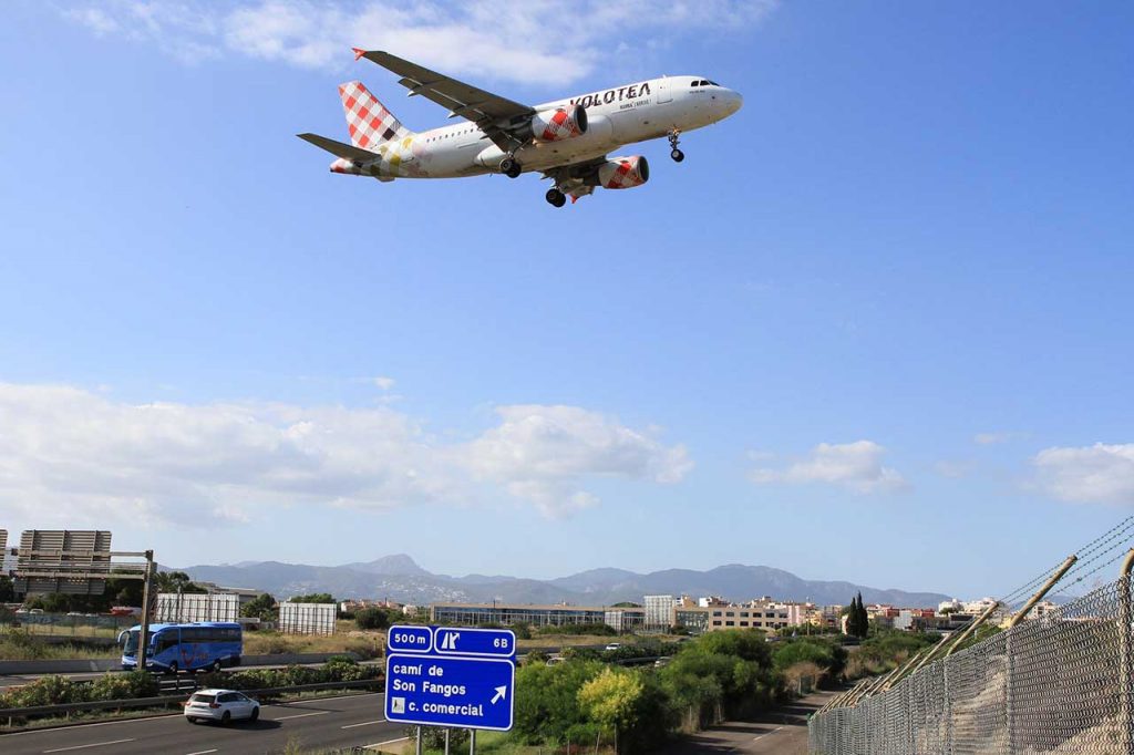 volotea carry on baggage