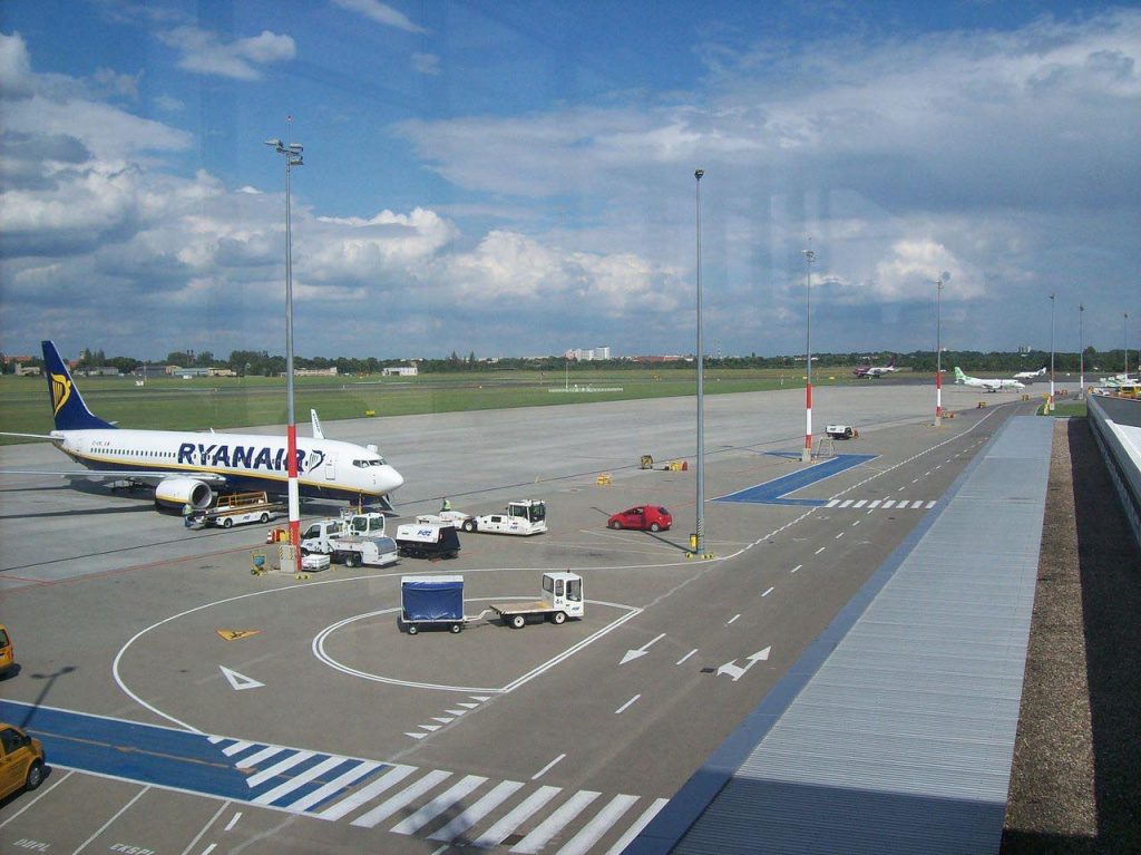 poznan-airport-how-to-arrive-by-direct-plane-center-connections